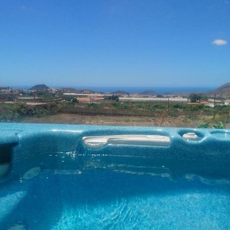 Villa Albe, Jacuzzi Con Vistas Al Mar อาโรนา ภายนอก รูปภาพ
