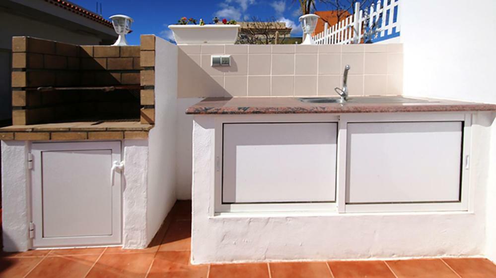 Villa Albe, Jacuzzi Con Vistas Al Mar อาโรนา ภายนอก รูปภาพ